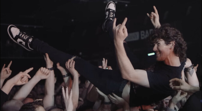 Australian villimiehet ovat taas täällä – Airbourne julkaisti uuden albumin Lemmy Kilmisterille osoitetussa kirjeessä