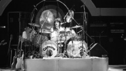 Rumpaliveteraanin huhuttiin liittyvän Led Zeppeliniin John Bonhamin kuoltua – siitäkös Rod Stewart sai idean