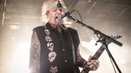 Entinen W.A.S.P.-kitaristi peruu keikkojaan ”välitöntä hoitoa vaativien terveysongelmien takia”