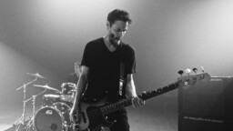 Näin Matrix- ja John Wick -stara Keanu Reeves rokkailee menemään – Dogstar julkaisi hämyisän ja tunnelmallisen singlen videoineen