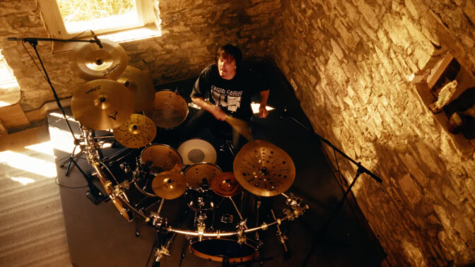 Gojiran Mario Duplantier muistuttelee jälleen, että hän on muuten aika pirun kova rumpali