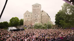 Kesärauhan yli 70 huippuartistin ohjelma on valmis – Tapahtuma uudistuu Discopuistolla