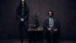 The 69 Eyesin Jyrki 69 ja Pekko Käppi äänittivät levyllisen virsiä, ensimaistiainen julki – ”Tuntuu luontevalta osalta pitkän linjan rokkarin uraa”