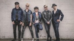 Tehosekoittimen Otto Grundström tulkitsee pian yleisön iloksi Kiss-hittejä – coverbändi Kissliivit suuntaa keväällä keikoille