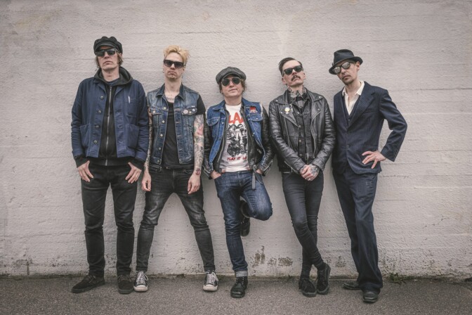 Tehosekoittimen Otto Grundström tulkitsee pian yleisön iloksi Kiss-hittejä – coverbändi Kissliivit suuntaa keväällä keikoille