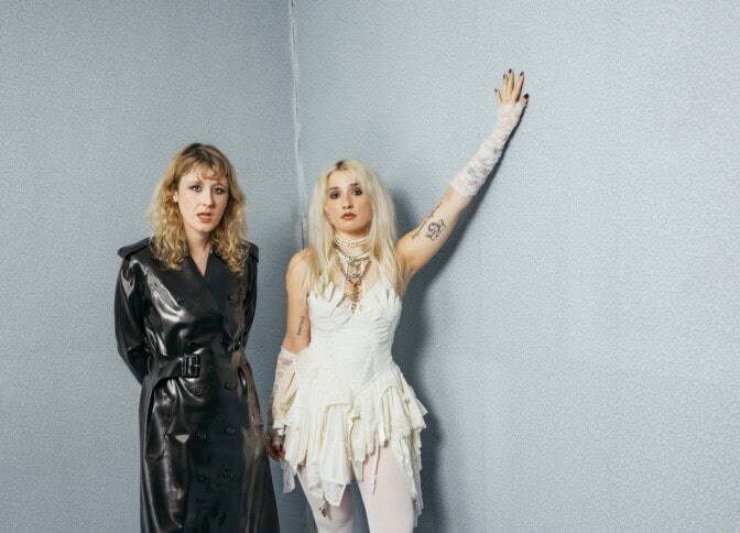 Flow-festareille saapuva punk-sensaatio ruotii globaalin eliitin pimeää puolta tuoreella singlellään ja videollaan