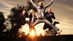 Suomen tyylitajuisin kitararock-yhtye palaa keikalavoille yli 10 vuoden tauon jälkeen