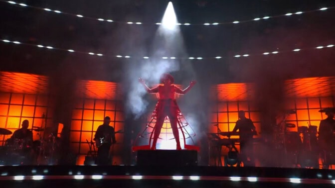 Noora Louhimo ällistytti tv-katsojat tulisella Lady Gaga -tulkinnalla – Katso video