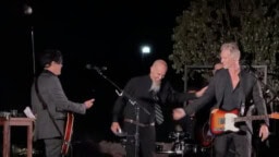 Ex-basisti nousi Queens of the Stone Agen kanssa lavalle ensimmäistä kertaa 12 vuoteen – video katsottavissa