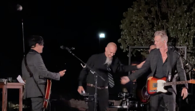 Ex-basisti nousi Queens of the Stone Agen kanssa lavalle ensimmäistä kertaa 12 vuoteen – video katsottavissa