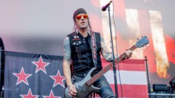 ”Black Sabbath on vielä meitä edellä” – Skid Row -basisti puhuu yhtyeen loputtomasta laulajarallista