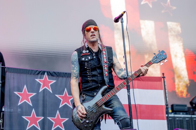 ”Black Sabbath on vielä meitä edellä” – Skid Row -basisti puhuu yhtyeen loputtomasta laulajarallista