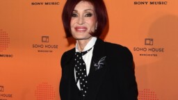 Sharon Osbourne ilmaisi osallistuvansa maahanmuuttoa vastustavaan mielenosoitukseen – hyväntekeväisyysjärjestö katkaisi välit