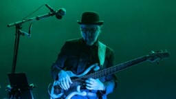 Primus päätti tarttua pyhistä pyhimpään – näin Les Claypoolin  orkesterilta irtoaa vanha kunnon Holy Diver