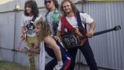 Alex Van Halen sanoo ihmisillä olevan väärä käsitys, miksi bändin viimeisinä vuosina bassossa oli Michael Anthonyn sijaan Wolfgang Van Halen