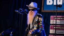ZZ Top -kippari soolohommissa: rockin tunnetuin partasuu laulattaa taas kitaraansa uudella singellä