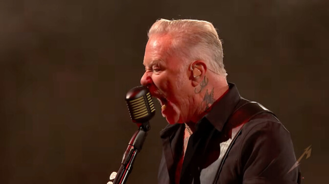 Creeping Deaaaaaaaath! Metallica näyttää, miten yhtyeeltä lähti wanha klassikkobiisi pari viikkoa sitten Ateenassa