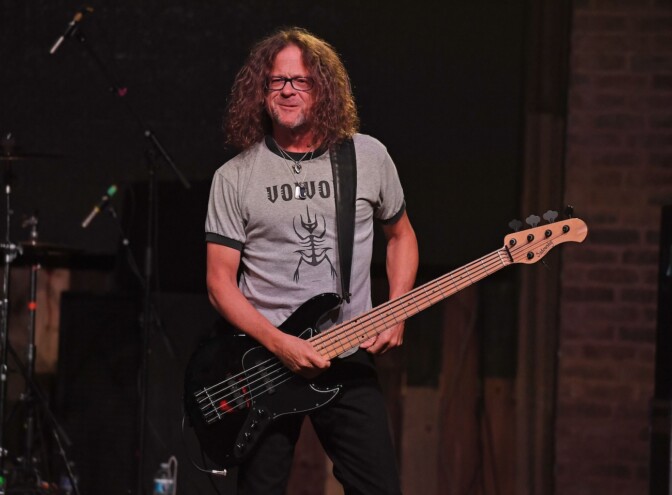 Entinen Metallica-basisti Jason Newsted avautuu syöpädiagnoosistaan – ”Sain terveen paperit noin kolem viikkoa sitten”