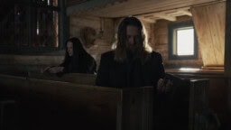 Jyrki 69 ja Pekko Käppi tarttuivat Suvivirteen yhdistäen goottirockin tummaa tulkintaa jouhikon arkaaiseen sointiin