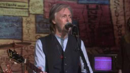 Paul McCartney tempaisi Saturday Night Live -ohjelmassa – esitti yllätysnumeron lopputekstien jo rullatessa