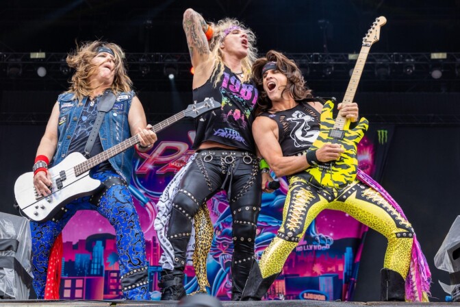 Kasarin tukkeheviskeneä parodioiva Steel Panther juhlistaa äitienpäivää singlellä, jota ei voi suositella soitettavaksi äidille
