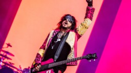 Entinen Godsmack-rumpali kommentoi Mötley Crüen taustanauhojen käyttöä – Nikki Sixx ärähti takaisin