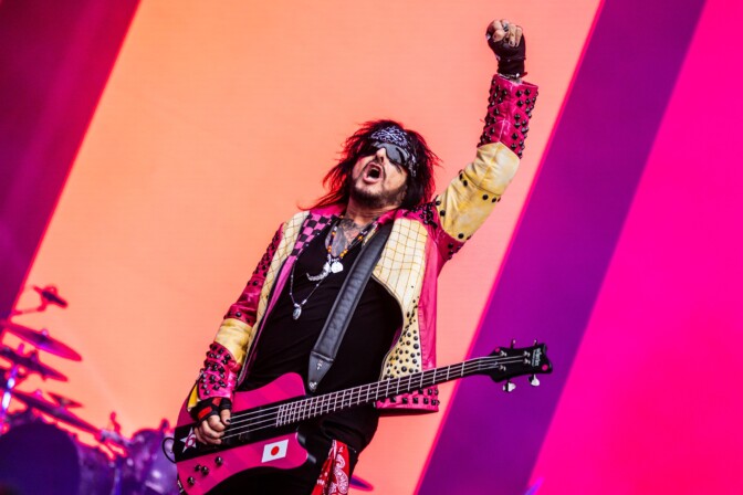 Entinen Godsmack-rumpali kommentoi Mötley Crüen taustanauhojen käyttöä – Nikki Sixx ärähti takaisin