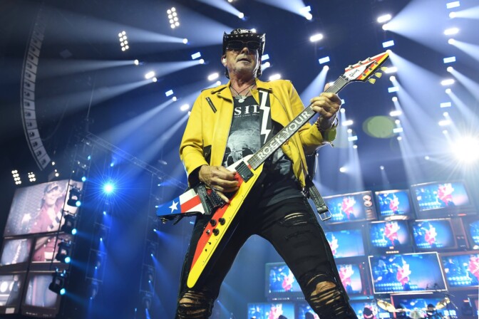 ”Siinä käydään läpi paljon vaikeita asioita” – Rudolf Schenker kertoo, mitä on odotettavissa tulevalta Scorpions-elokuvalta