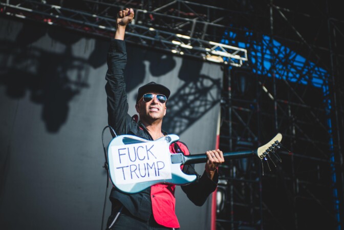 ”Miksi sinun pitäisi työsi vuoksi luopua oikeudesta sananvapauteen?” – Tom Morello vastaa kriitikoille, joiden mielestä muusikkojen pitäisi pysyä erossa politiikasta