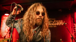 Mötley Crüe- ja The Dead Daisies -solisti saapuu Suomeen soolokeikalle