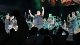 Pomo ja punkkarit pistivät ranttaliksi juhlakonsertissa – katso Bruce Springsteenin ja Dropkick Murphysin yhteisesitykset