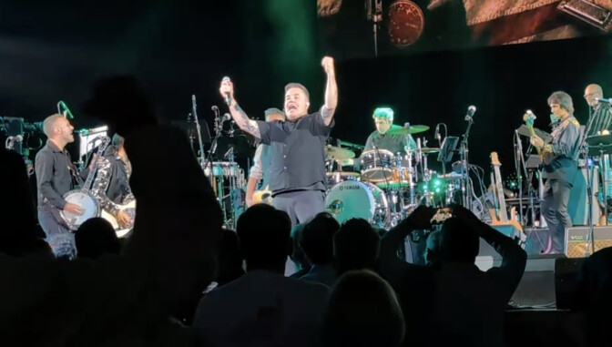 Pomo ja punkkarit pistivät ranttaliksi juhlakonsertissa – katso Bruce Springsteenin ja Dropkick Murphysin yhteisesitykset