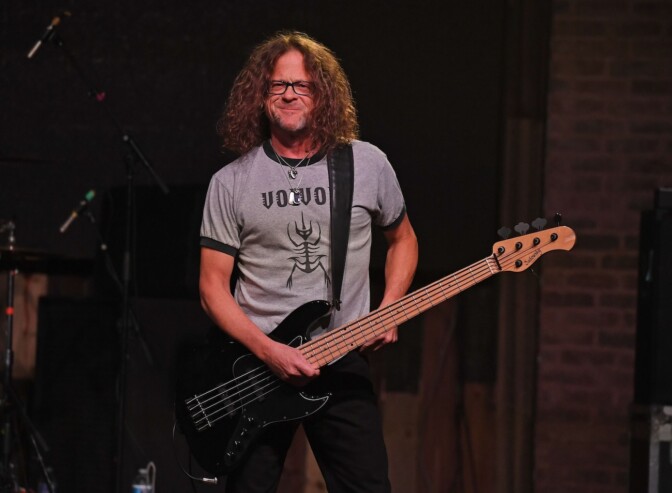 Ex-Metallica-basisti Jason Newsted työstää muistelmia – ”Kasassa on 130 lukua”