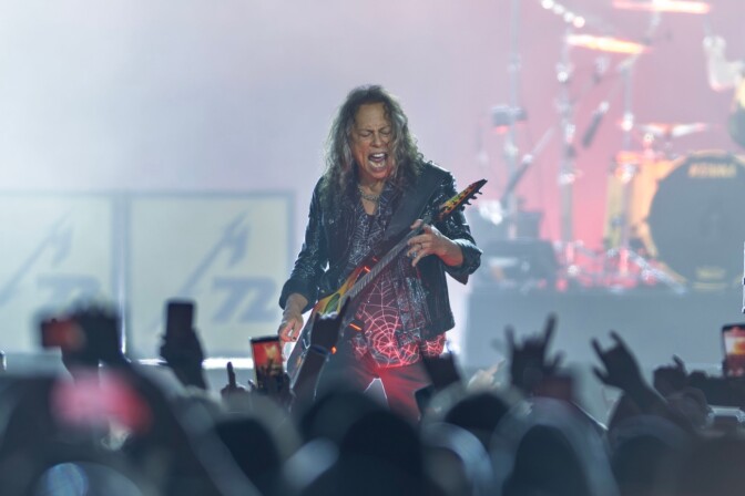 Kirk Hammettille kävi köpelösti Metallican keikalla – lava petti alta ratkaisevalla hetkellä