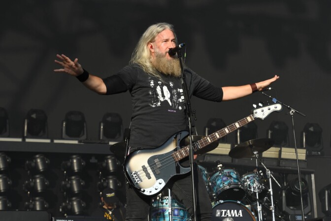 Mastodon debytoi uutuussinglensä livenä – omisti esityksen edesmenneelle kitaristille