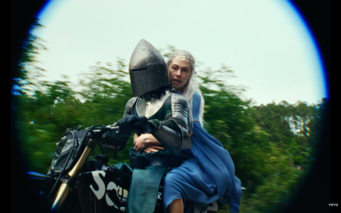 Alakuloisen indiefolkin asiantuntija Phoebe Bridgers julkaisi uutta tuotantoa – kolmas albumi tulossa pikapuolin