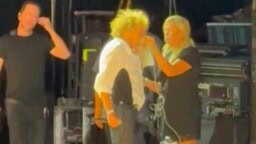 Rod Stewart joutui turvautumaan lisähappeen kesken konsertin – ”Ei varmaan haittaa jos esitän seuraavan biisin istualtaan?”
