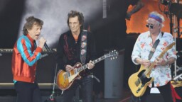 The Rolling Stones julkaisi kaksi uutta singleä – toisella mukana The Cure -nokkamies