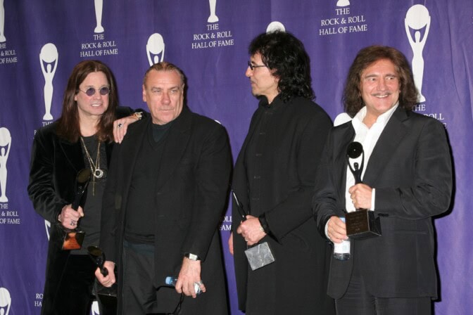 Black Sabbath -bänditoverit muistivat Ozzy Osbournea laulajan kuoleman vuosipäivänä
