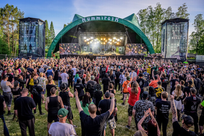 ”Yhteisöllisyyden tunteen aistii kaikkialla” – Soundi Nummirockissa