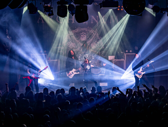 Livearvio: Arch Enemy sai old school -fanin miltei itkemään täydellisellä klubikeikallaan