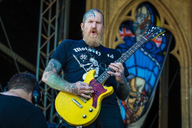 ”Haluamme puhua hieman Brentistä” – Mastodon avautuu perinpohjaisesti Brent Hindsin erottamisesta ja kuolemasta