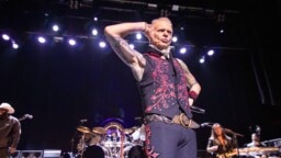 David Lee Roth perui kiertueensa – Sai tsemppiviestin varsin yllättävältä taholta