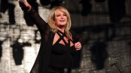 Bonnie Tyler, 75, on kuollut