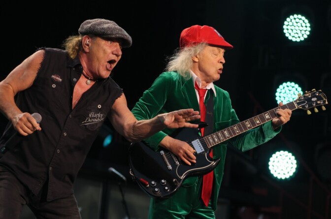 Tarkastetaanpa seuraavaksi kokonaisen keikan verran AC/DC:n nykyotteita
