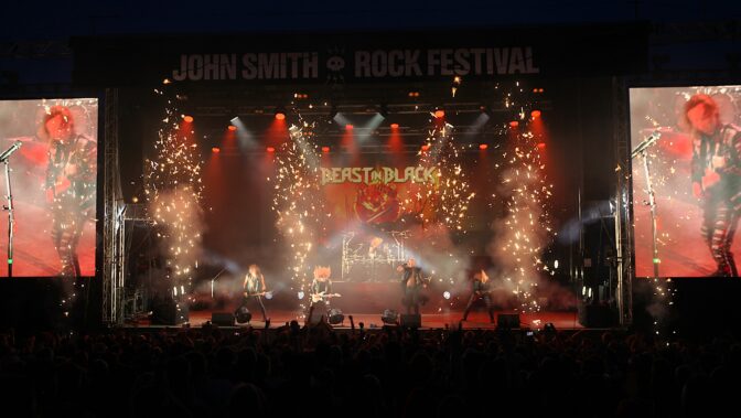 ”Absoluuttista parhautta” – Kolme nostoa John Smith Rock Festivalin monimuotoisen perjantain ohjelmistosta