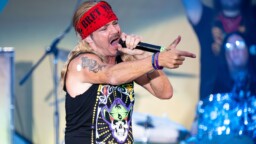 Poison-laulaja esiintyi kovissa kivuissa – suuntasi keikalta suoraan sairaalaan