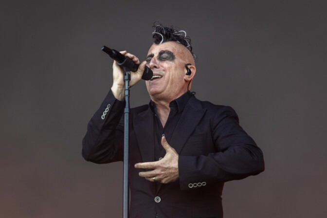 Maynard James Keenan on sairaalassa – lähetti kannattajilleen tarmokkaan viestin: ”Kiertueen peruminen ei ole vaihtoehto”
