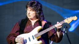 ”En ollut siellä soittamassa oikeita nuotteja. Olin siellä tapaamassa ystäviä” – Ritchie Blackmore puhuu Deep Purple -vierailustaan