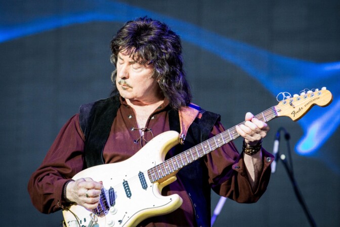 ”En ollut siellä soittamassa oikeita nuotteja. Olin siellä tapaamassa ystäviä” – Ritchie Blackmore puhuu Deep Purple -vierailustaan
